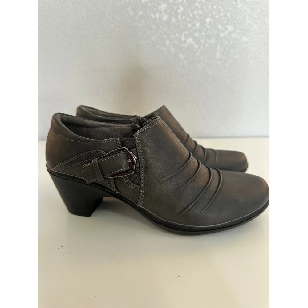 Easy Street Women's Gray Pleated Buckle Comfort Wave Ankle Booties Size 7M